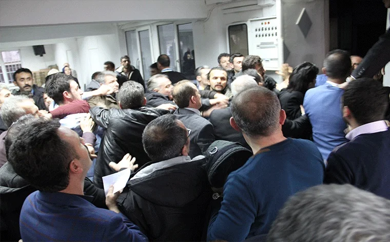 ANKARA EV TEKSTİLİ ve YORGANCILAR ODASI BAŞKAN SEÇİMLERİNDE YUMRUKLAR KONUŞTU.