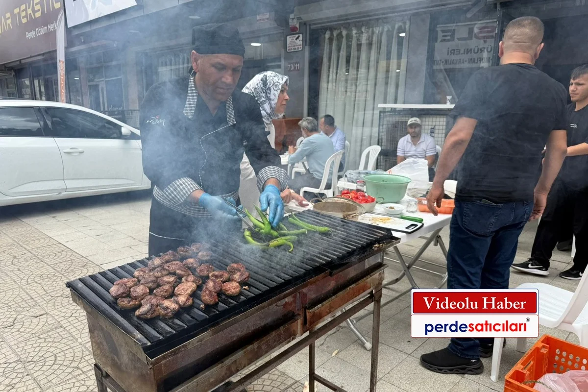 Perdecilerin Yanında Olan Cateks